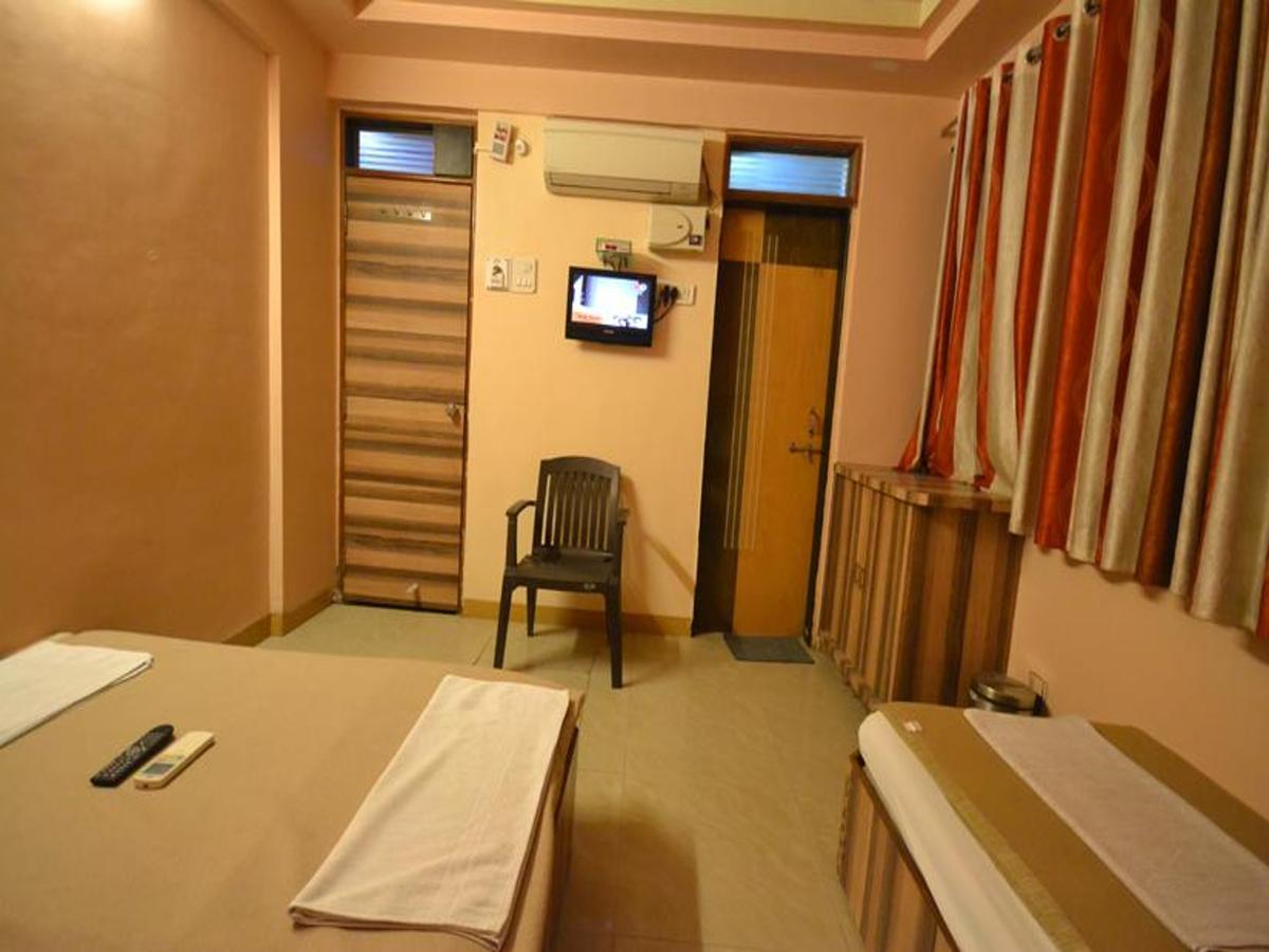 Hotel Sai Hari Prasad שירדי מראה חיצוני תמונה
